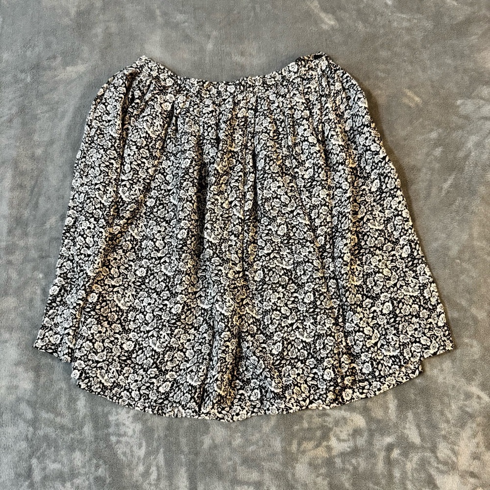 Club Monaco Black and White Floral Mini Skirt

#1270